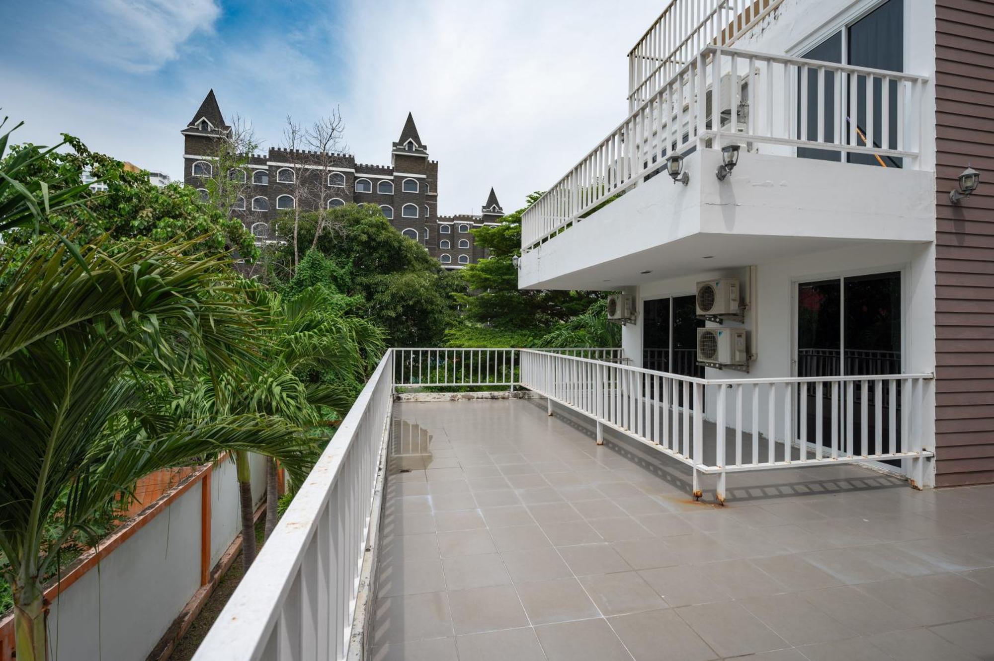 Apartment New Nordic Club 2 By Apartwell Pattaya